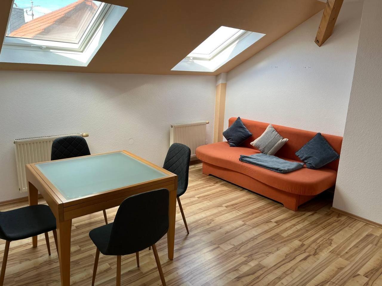 Schoene Dachgeschosswohnung Im Herzen Von Deidesheim Exterior photo